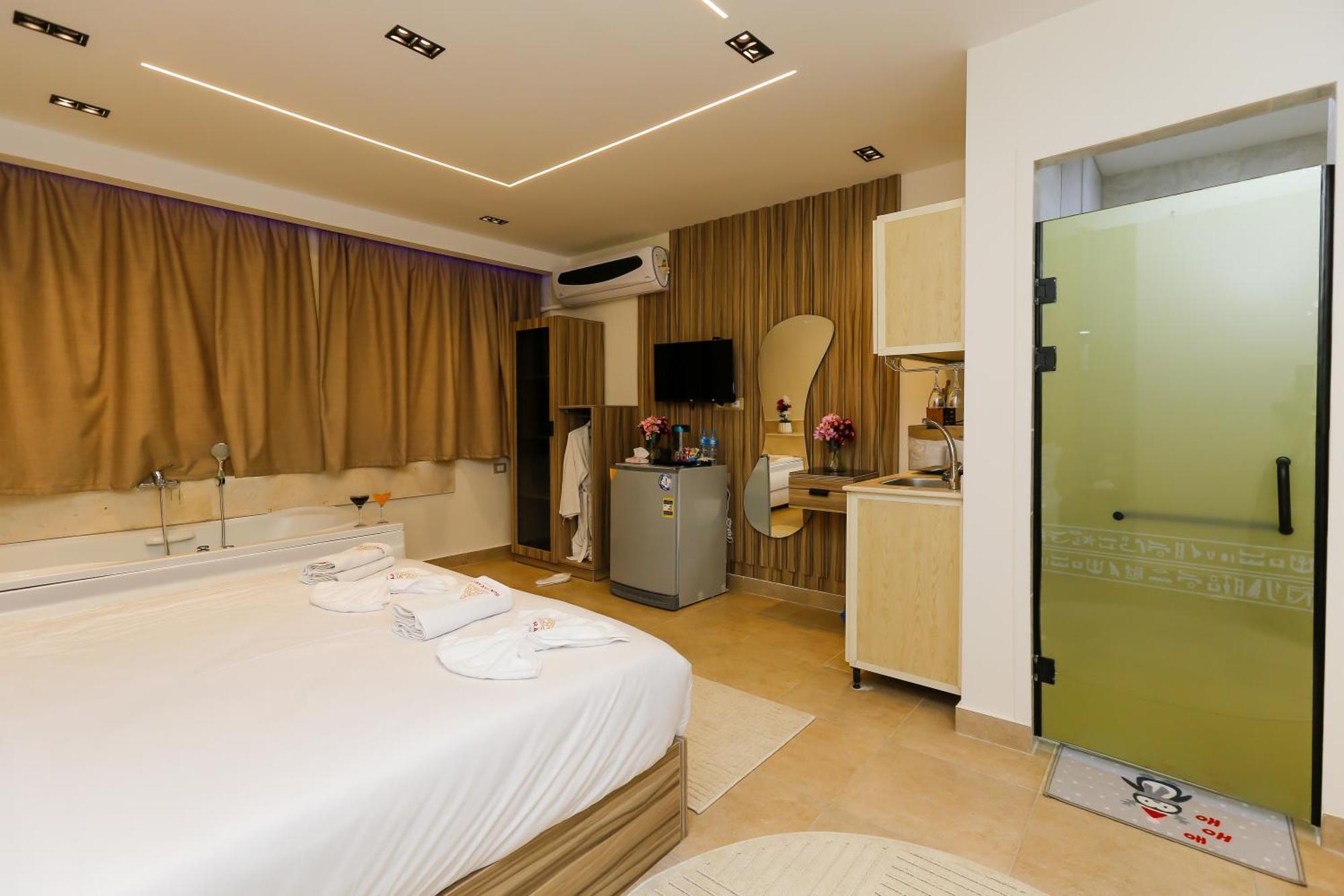 Pyramids View& Grand Museum With Jacuzzi On Eleven Floor & Roof Restaurant Каир