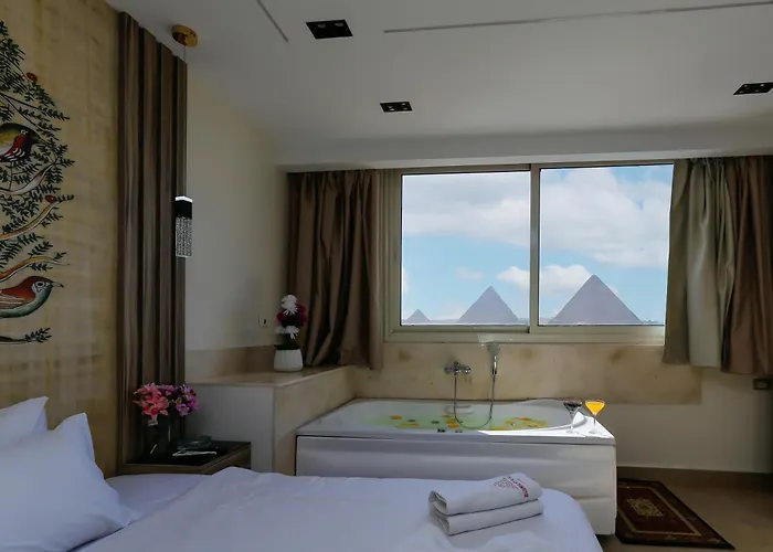 Pyramids View& Grand Museum With Jacuzzi On Eleven Floor & Roof Restaurant