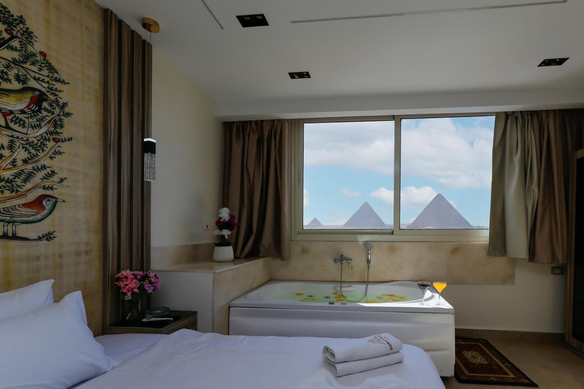 Pyramids View& Grand Museum With Jacuzzi On Eleven Floor & Roof Restaurant *