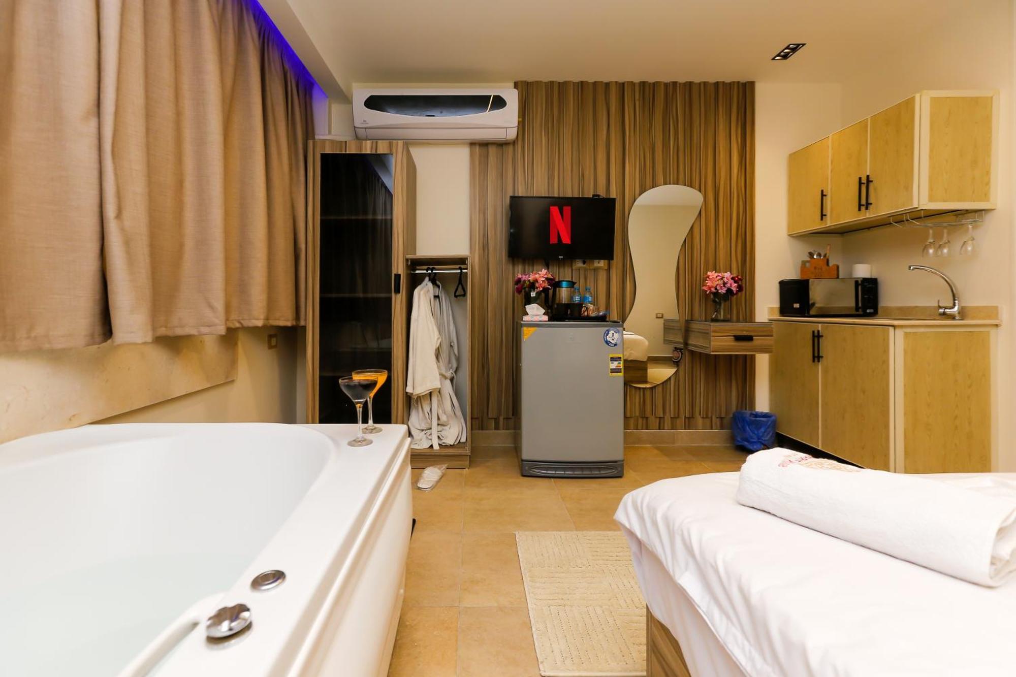 Apartment Pyramids View& Grand Museum With Jacuzzi On Eleven Floor & Roof Restaurant Cairo