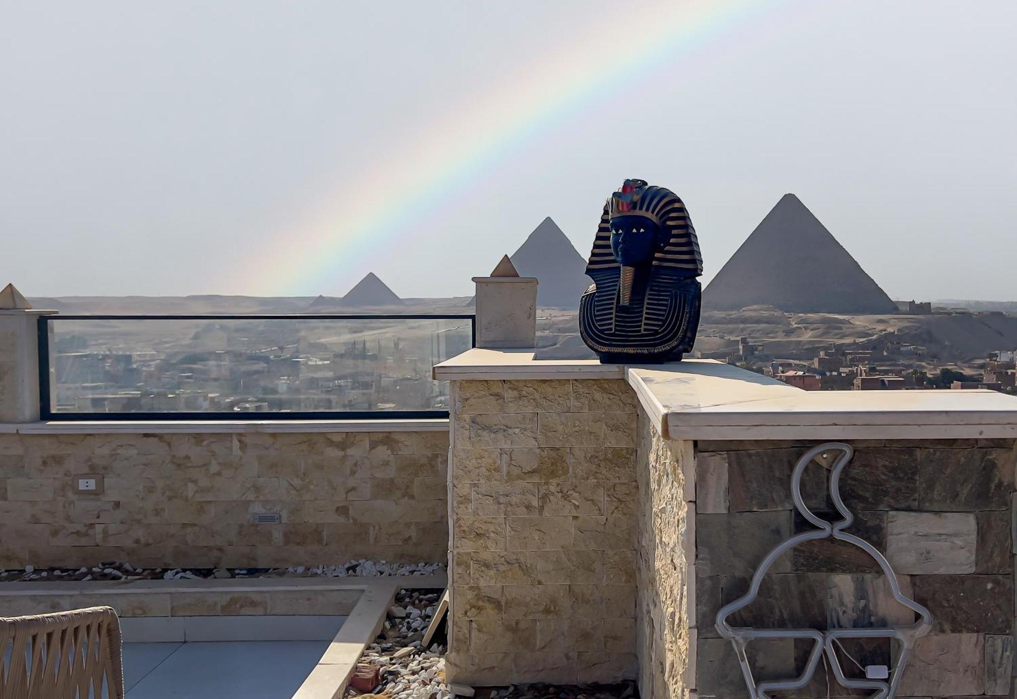 Pyramids View& Grand Museum With Jacuzzi On Eleven Floor & Roof Restaurant Cairo