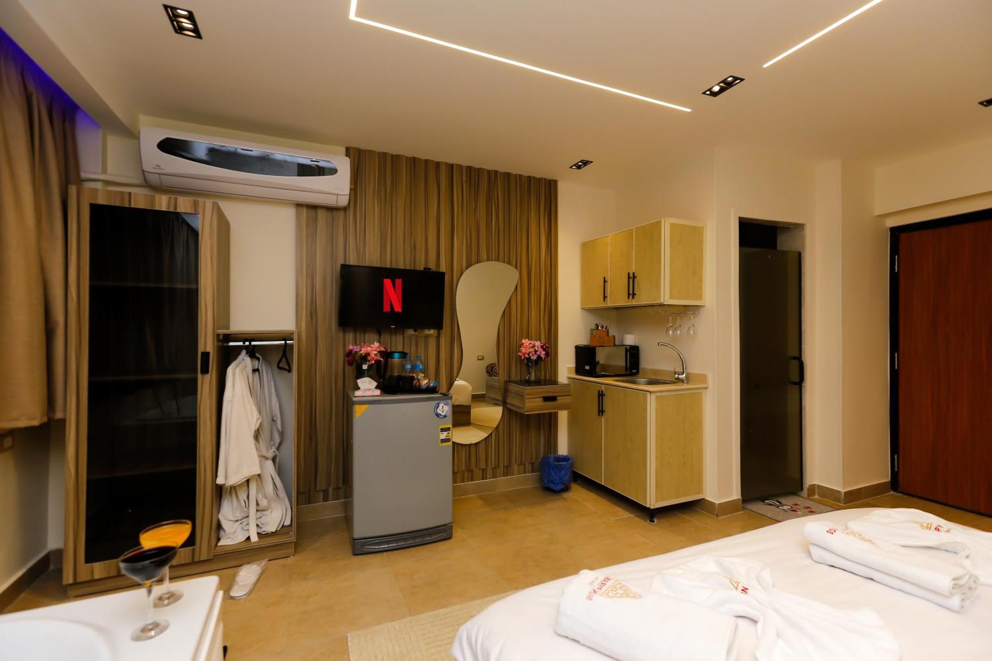 Apartment Pyramids View& Grand Museum With Jacuzzi On Eleven Floor & Roof Restaurant *