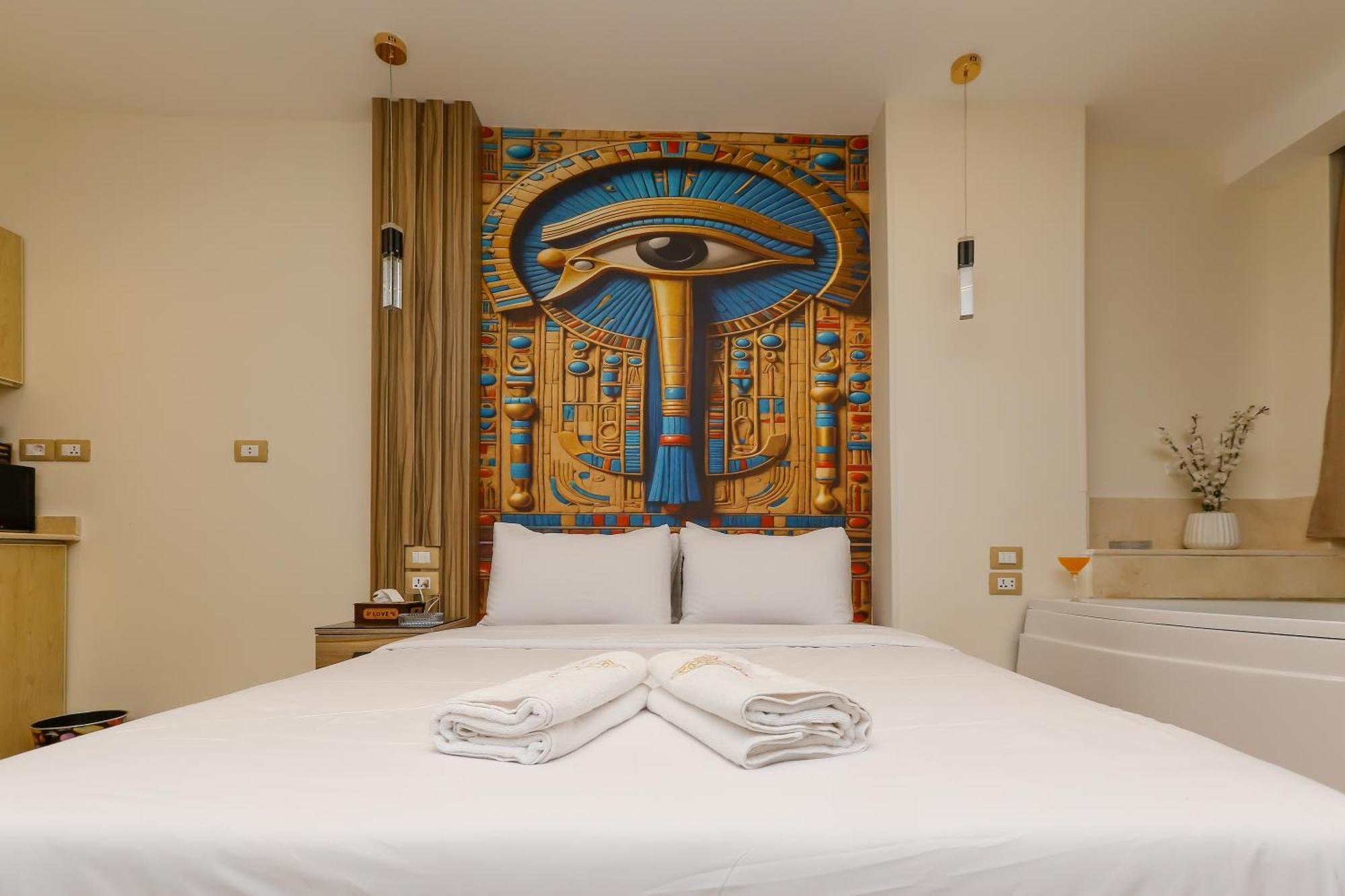 Pyramids View& Grand Museum With Jacuzzi On Eleven Floor & Roof Restaurant *