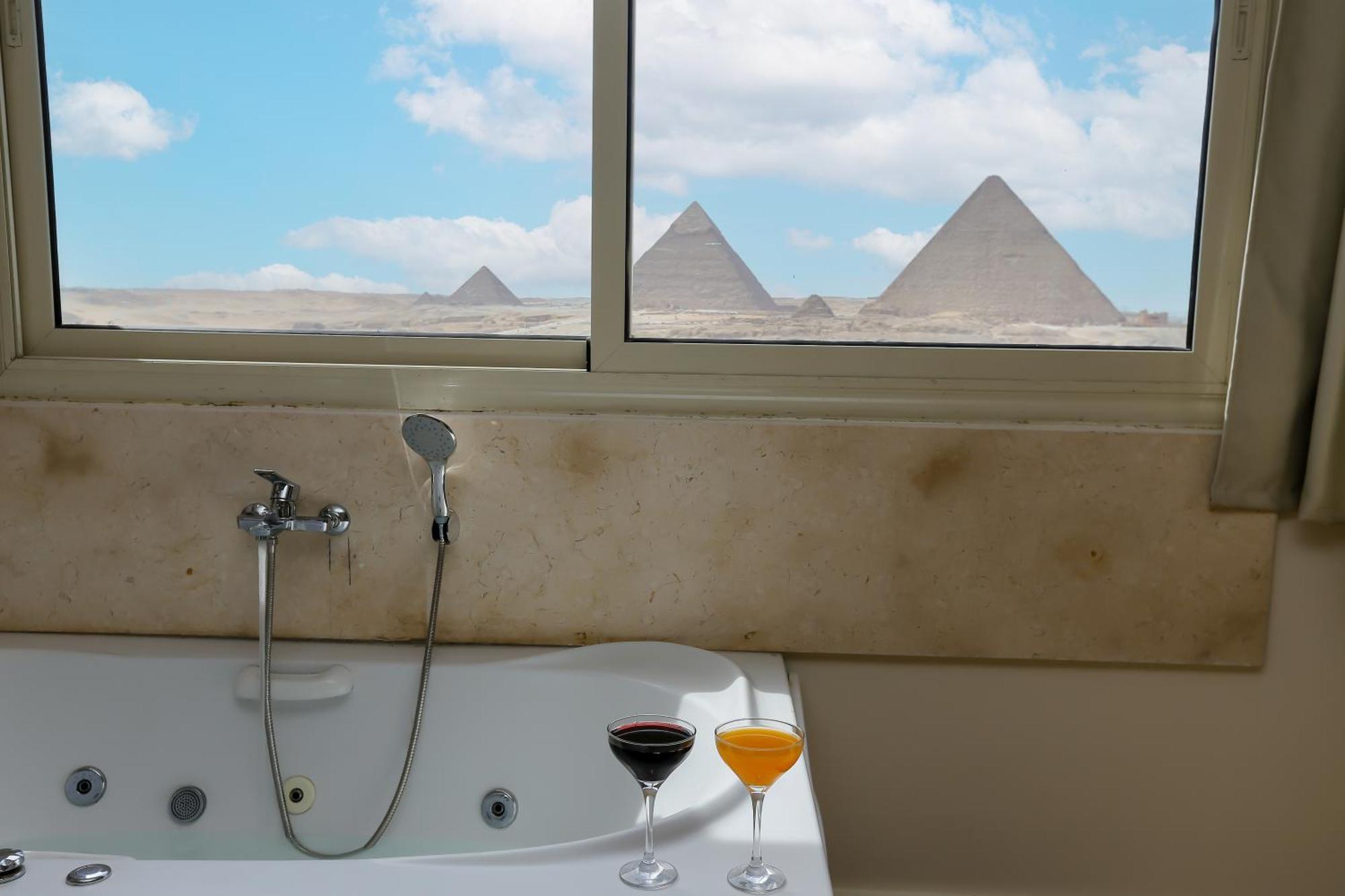Pyramids View& Grand Museum With Jacuzzi On Eleven Floor & Roof Restaurant Cairo