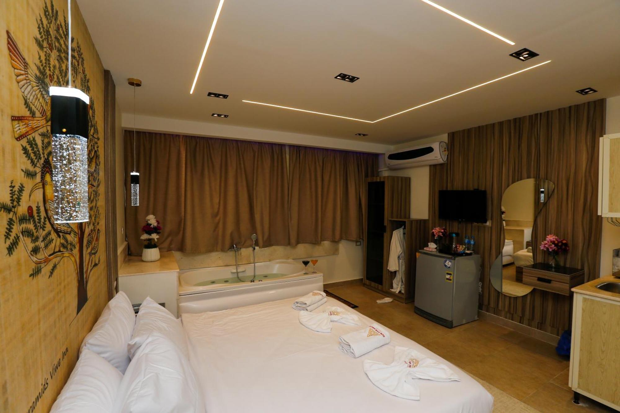 Apartment Pyramids View& Grand Museum With Jacuzzi On Eleven Floor & Roof Restaurant Cairo