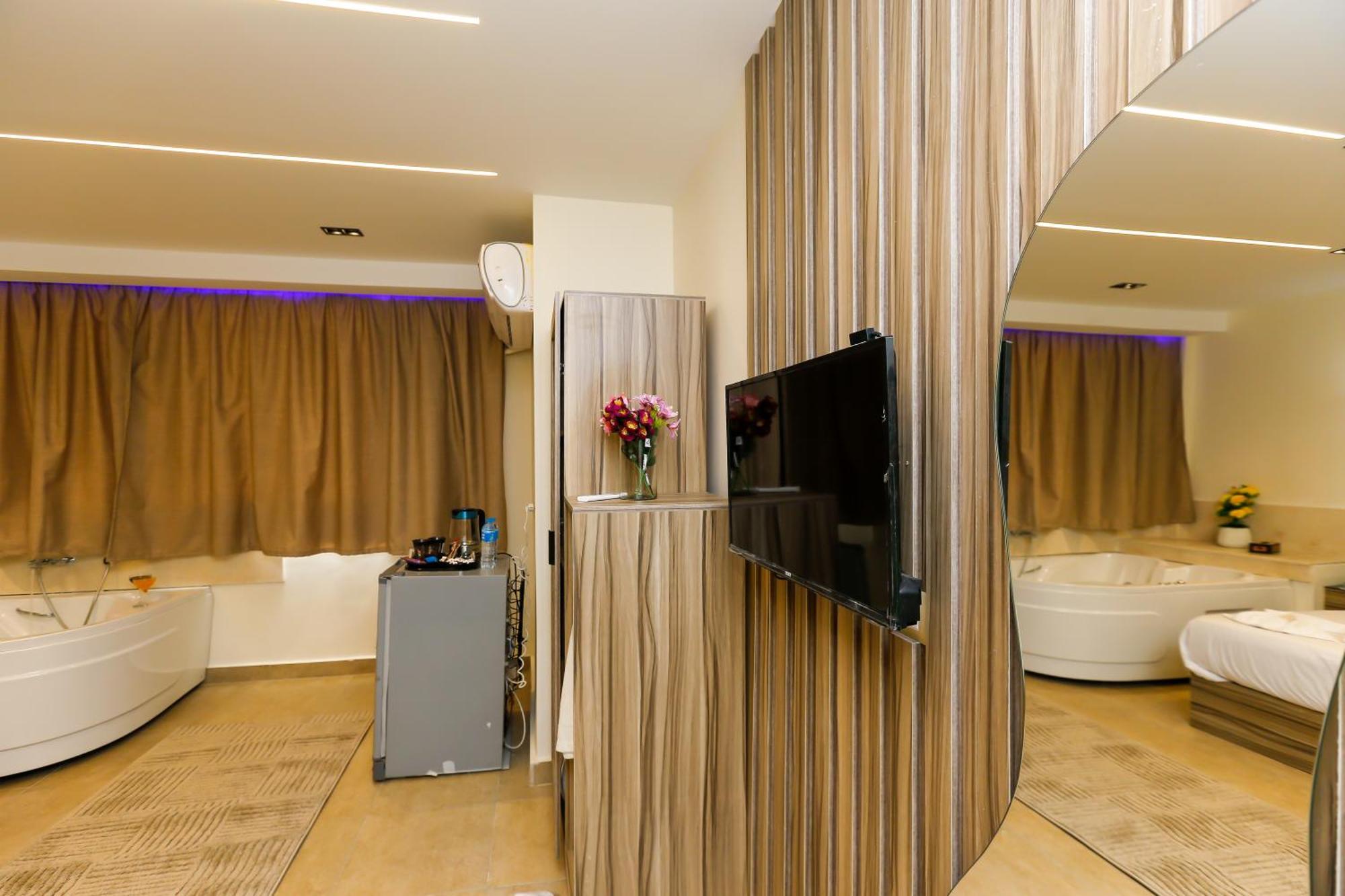 Apartment Pyramids View& Grand Museum With Jacuzzi On Eleven Floor & Roof Restaurant *